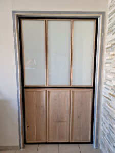 Photo de galerie - Belle verrière suspendu en chêne et en acier fabriquer sur mesure a la main