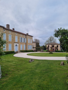 Photo de galerie - Pose de gravier tour du rond point 