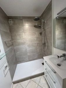Photo de galerie - Salle de bain complète pose carrelage panneau douche meuble de salle de bain plomberie faite par mes soins 