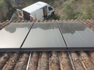Photo de galerie - Posse panneaux solaire nettoyage toiture tuille hydrofuge demousage 