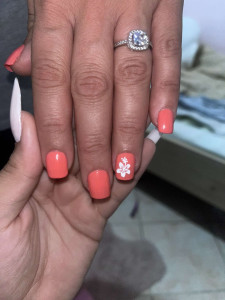 Photo de galerie - Pose américaine, vernis semi permanent + nail art 