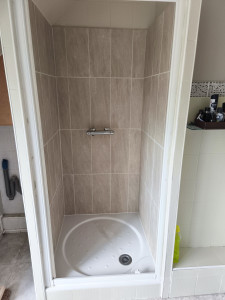 Photo de galerie - Habillage du douche en carrelage.