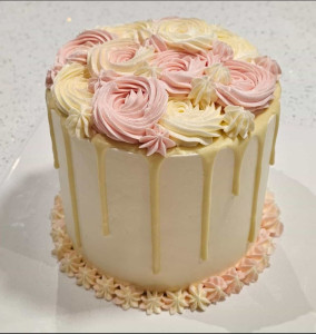 Photo de galerie - Je réalise vos gâteaux personnalisés à partir de 6 euros la part