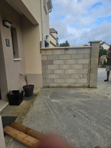 Photo de galerie - Pose d'un mur avec pilier 