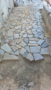 Photo de galerie - Terrassement,  pose de pierres 
