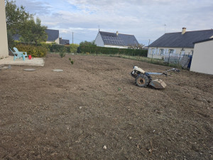 Photo de galerie - Nous réalisons la préparation de vos terrains pour y accueillir une belle pelouse, au plaisir d'échanger avec vous sur vos projets. 
