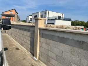 Photo de galerie - Pose muret et couventine en pierre calcaire 