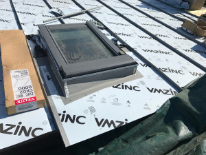 Photo de galerie - Entourage de velux en zinc 