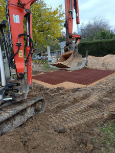 Photo de galerie - Pose de stabilisateur drainant pour des écuries 