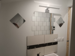 Photo de galerie - Réalisation placo faïence peinture pose de meuble et de miroir 