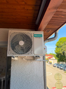Photo de galerie - Groupe extérieur climatisation Hisense