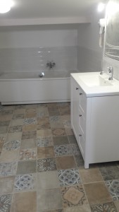 Photo de galerie - Réalisation complete doublage et isolation, dalle et carrelage, installation sanitaire plomberie électricité, faiences, carrelage et peintures