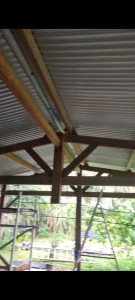 Photo de galerie - Ensuite pour terminer j'ai aidé le monsieur a poser son toit ??