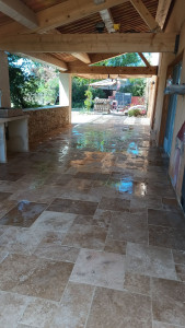 Photo de galerie - Réalisation travertin opus 5 format 