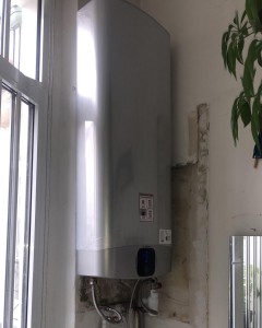 Photo de galerie - Chauffe-eau plat ariston 80l