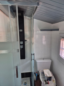 Photo de galerie - Salle de bains  complète,
plus la peinture 
