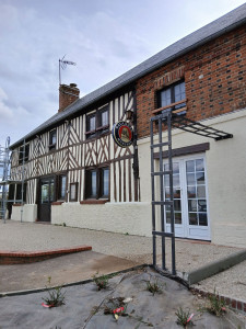 Photo de galerie - Fabrication d'un tuteur pour une glycine 