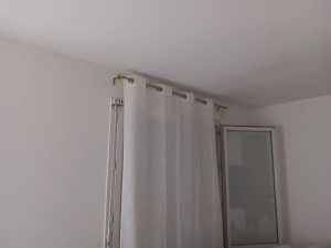 Photo de galerie - Pose du rideau 