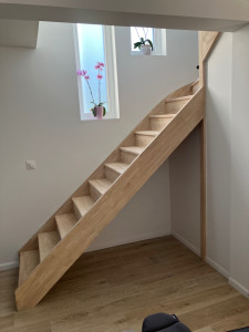 Photo de galerie - Agencement sous escaliers / claustras avant