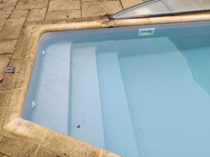 Photo de galerie - Pose liner gris clair, escalier oblique 