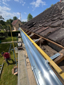 Photo de galerie - Rénovation de gouttière en zinc naturel 