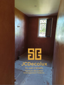 Photo de galerie - Béton ciré salle de bain finition satinée, couleur terra cota.