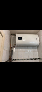 Photo de galerie - Pose d’un ballon d’eau chaude horizontal (gain de place)