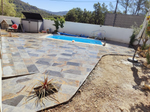 Photo de galerie - Création de plage piscine, dalle en béton et pose de carrelage