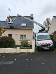 Photo de galerie - Démoussage de toiture application d'un hydrofuge 
