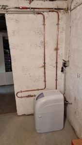 Photo de galerie - Pose d'un adoucisseur avec clapet anti
 retour et réducteur de pression. 