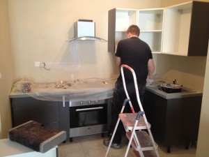 Photo de galerie - Installation complète d'une cuisine, avec modification installation électrique, plomberie et plâtrerie. PENDANT