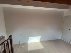 Photo de galerie - Mur en gouttelettes après : ratissage 2 couches et peinture 2 couches