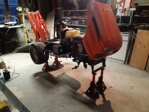 Photo de galerie - Remise en état d'un tracteur tondeuse