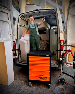 Photo de galerie - Bonjour, je suis disponible avec mon utilitaire de 12 m³ ainsi que tout le matériel nécessaire au transport de fausses objets encombrants, tels que des sangles de portage un diable des sangles de maintien et couverture de protection. Je suis joignable . 