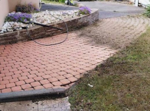 Photo de galerie - Nettoyage terrasse allées au Karcher avec produits nettoyants