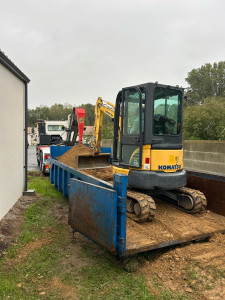 Photo de galerie - Location mini pelle / camion avec chauffeur 
