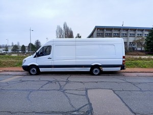 Photo de galerie - Je possède un camion de 16m3 de marques Mercedes sprinter  , j'effectue le transport , déménagement .. pour les professionnels et les particuliers