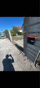 Photo de galerie - Murette de 1m80 de hauteur avec seuil de portail coulissant de 3m50 d’ouverture 