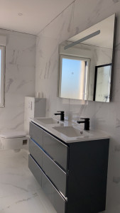 Photo de galerie - Décolle d’enduit mur , nettoyage total de la salle de bain 