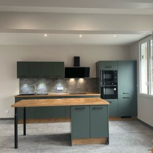 Photo de galerie - Cuisine complète avec îlot 