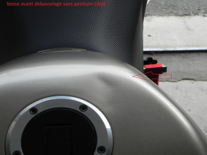 Photo de galerie - Debosselage sans peinture sur réservoir de moto