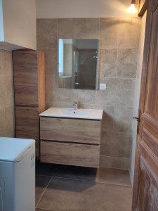 Photo de galerie - Rénovation complète d'une salle de bain, de la plomberie au carrelage au rajout de prise et électricité.