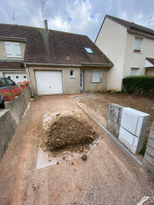 Photo de galerie - Voici le résultat avec maçonnage des bordures et préparation d’une cour en enrobé