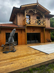 Photo de galerie - Saturation de tout le bardage bois en Douglas sur cette jolie villa 