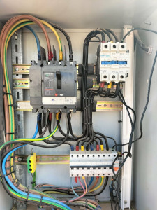 Photo de galerie - Intervention sur une armoire électrique