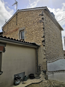 Photo de galerie - Piquage d'enduit pour moellons apparents
