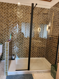 Photo de galerie - Nettoyage d'une douche et paroi 