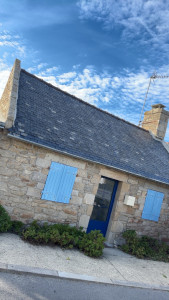 Photo de galerie - Re piquage d’une toiture complète avec faîtage remise en neuf ainsi que les solins et forfait ardoise 