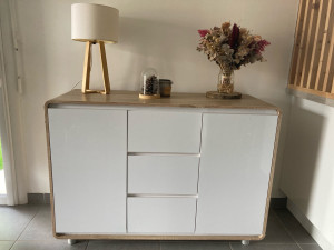 Photo de galerie - Montage d’un meuble avec tiroirs et pose d’étagère murale 