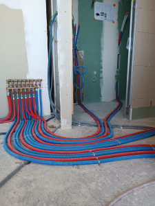 Photo de galerie - Mise en place de nourrice eau chaude et froide sur un nouveau projet 